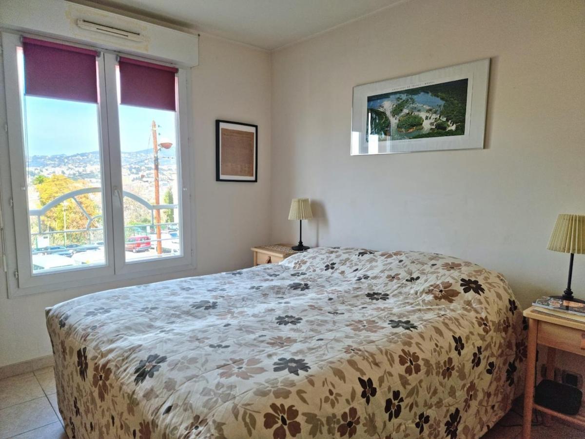 Entire In Nice